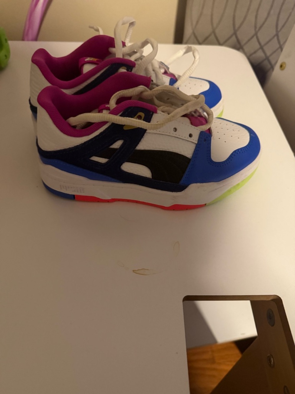 Little girls pumas size 1.5